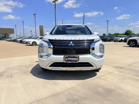 Photos of 2024 Mitsubishi Outlander PHEV SEL for sale in Irving, TX at Dallas Direct Auto