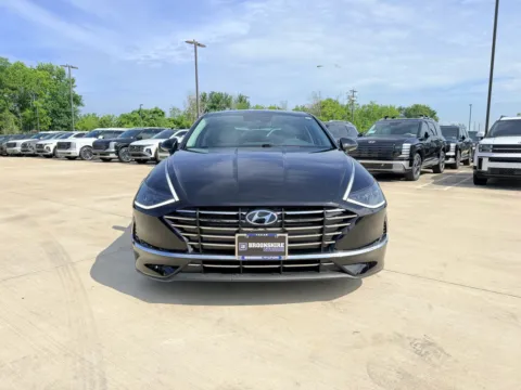 Photos of 2022 Hyundai Sonata SE for sale in Irving, TX at Dallas Direct Auto
