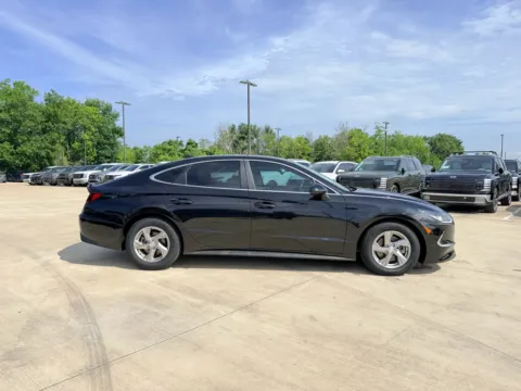 More photos of 2022 Hyundai Sonata SE at Dallas Direct Auto, TX