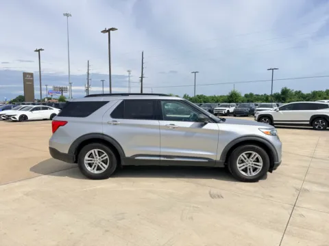 More photos of 2021 Ford Explorer XLT at Dallas Direct Auto, TX