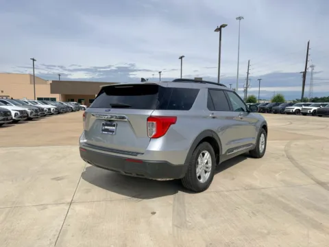 More photos of 2021 Ford Explorer XLT at Dallas Direct Auto, TX