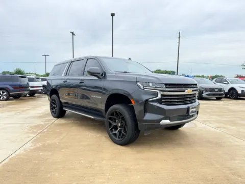 Another view of 2022 Chevrolet Suburban LT for sale in Irving, TX at Dallas Direct Auto