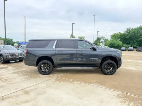 More photos of 2022 Chevrolet Suburban LT at Dallas Direct Auto, TX