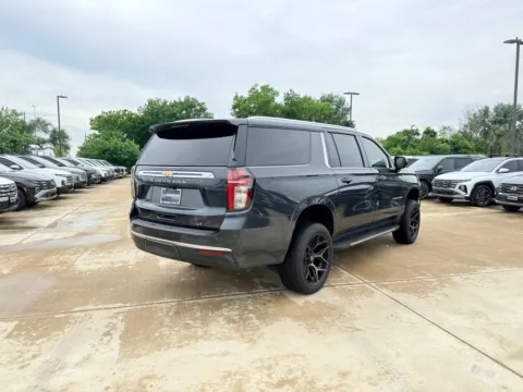 More photos of 2022 Chevrolet Suburban LT at Dallas Direct Auto, TX