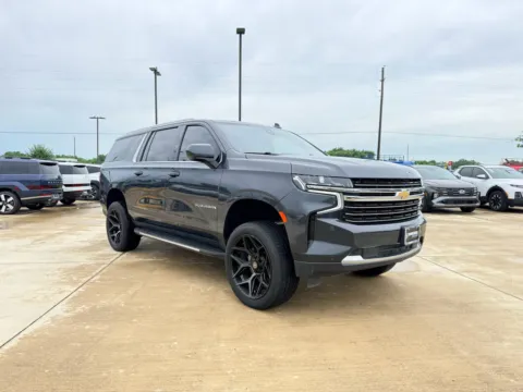 Another view of 2022 Chevrolet Suburban LT for sale in Irving, TX at Dallas Direct Auto
