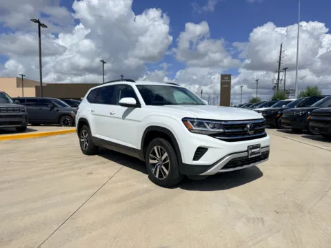 Photos of 2022 Volkswagen Atlas 2.0T SE for sale in Irving, TX at Dallas Direct Auto