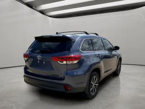 More photos of 2019 Toyota Highlander XLE at Dallas Direct Auto, TX