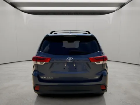 More photos of 2019 Toyota Highlander XLE at Dallas Direct Auto, TX