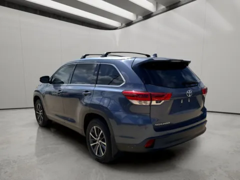 Another view of 2019 Toyota Highlander XLE for sale in Irving, TX at Dallas Direct Auto