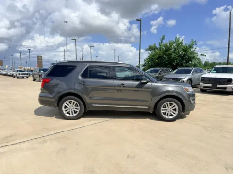 More photos of 2016 Ford Explorer XLT at Dallas Direct Auto, TX