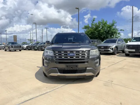 Another view of 2016 Ford Explorer XLT for sale in Irving, TX at Dallas Direct Auto