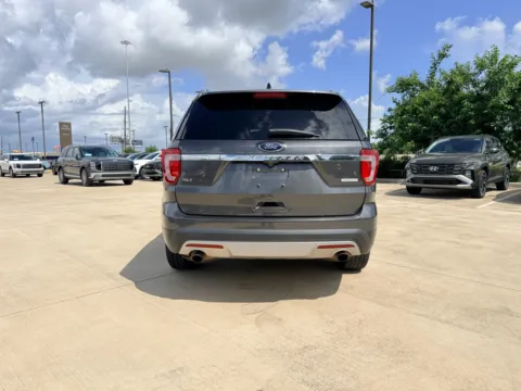 More photos of 2016 Ford Explorer XLT at Dallas Direct Auto, TX