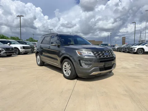 Photos of 2016 Ford Explorer XLT for sale in Irving, TX at Dallas Direct Auto
