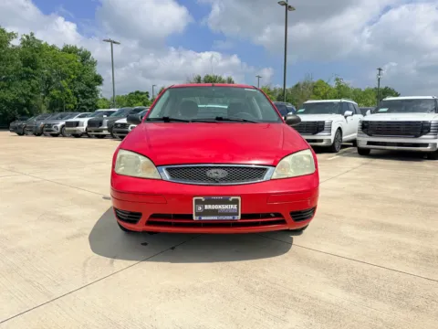 Photos of 2006 Ford Focus SE for sale in Irving, TX at Dallas Direct Auto