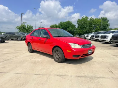 Another view of 2006 Ford Focus SE for sale in Irving, TX at Dallas Direct Auto