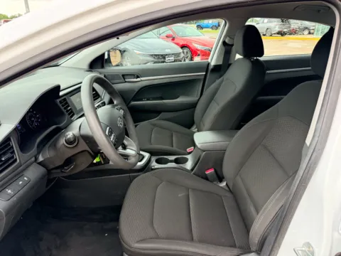 More photos of 2020 Hyundai Elantra SE at Dallas Direct Auto, TX