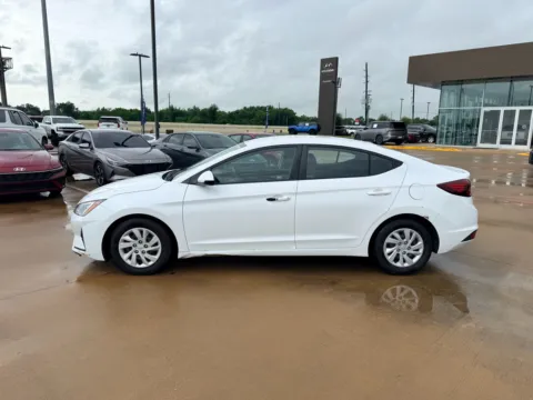 Photos of 2020 Hyundai Elantra SE for sale in Irving, TX at Dallas Direct Auto