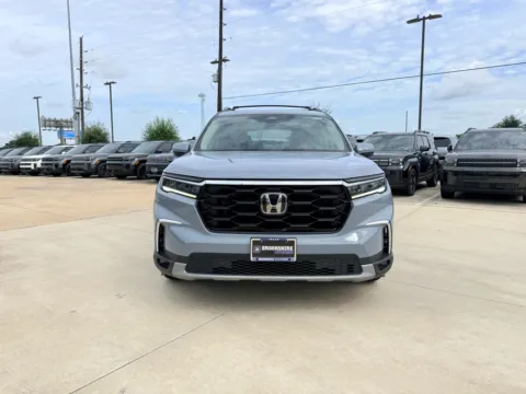Photos of 2023 Honda Pilot Touring for sale in Irving, TX at Dallas Direct Auto