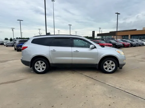 More photos of 2011 Chevrolet Traverse LT w/1LT at Dallas Direct Auto, TX