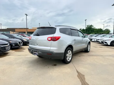 More photos of 2011 Chevrolet Traverse LT w/1LT at Dallas Direct Auto, TX