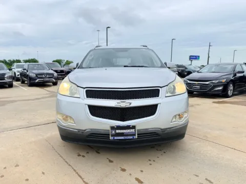 Photos of 2011 Chevrolet Traverse LT w/1LT for sale in Irving, TX at Dallas Direct Auto