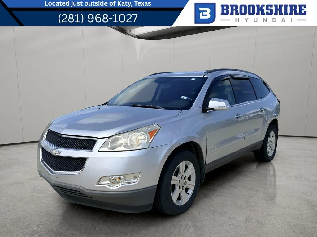 Silver 2011 Chevrolet Traverse LT w/1LT for sale in Irving, TX