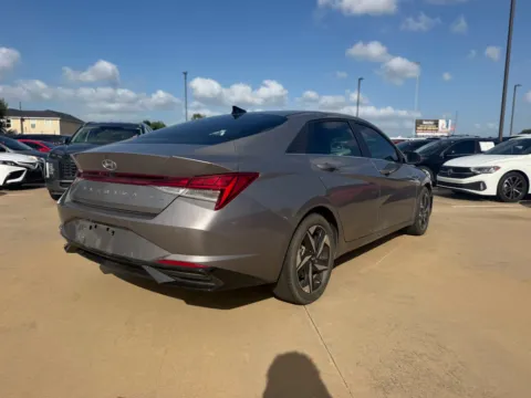 More photos of 2023 Hyundai Elantra Limited at Dallas Direct Auto, TX