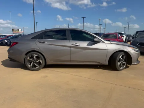More photos of 2023 Hyundai Elantra Limited at Dallas Direct Auto, TX