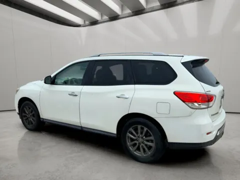 More photos of 2013 Nissan Pathfinder SV at Dallas Direct Auto, TX