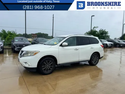 White 2013 Nissan Pathfinder SV for sale in Irving, TX