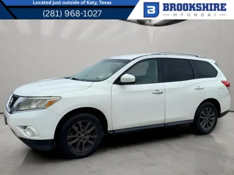 White 2013 Nissan Pathfinder SV for sale in Irving, TX