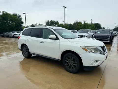 Photos of 2013 Nissan Pathfinder SV for sale in Irving, TX at Dallas Direct Auto