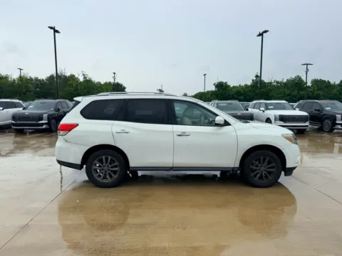 More photos of 2013 Nissan Pathfinder SV at Dallas Direct Auto, TX