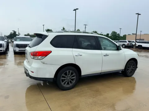 More photos of 2013 Nissan Pathfinder SV at Dallas Direct Auto, TX