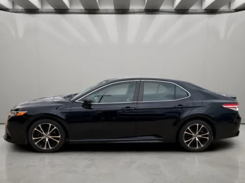 Photos of 2020 Toyota Camry SE for sale in Irving, TX at Dallas Direct Auto