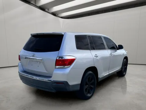 More photos of 2013 Toyota Highlander at Dallas Direct Auto, TX