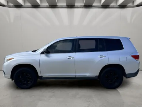 Photos of 2013 Toyota Highlander for sale in Irving, TX at Dallas Direct Auto