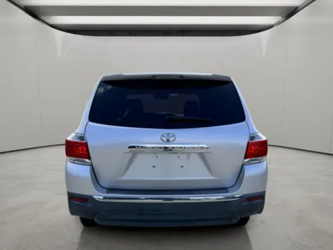 More photos of 2013 Toyota Highlander at Dallas Direct Auto, TX