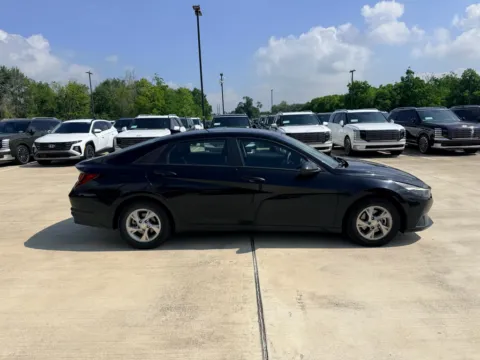 More photos of 2021 Hyundai Elantra SE at Dallas Direct Auto, TX