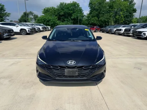 Photos of 2021 Hyundai Elantra SE for sale in Irving, TX at Dallas Direct Auto