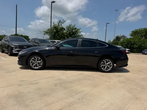 Photos of 2021 Hyundai Sonata SEL for sale in Irving, TX at Dallas Direct Auto