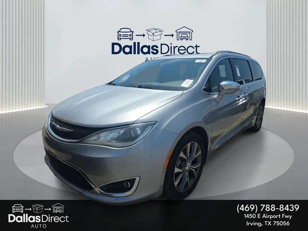 2017 Chrysler Pacifica Limited's photo