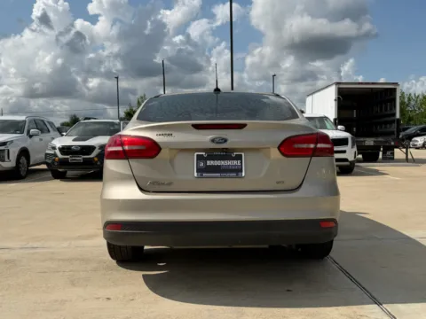 More photos of 2018 Ford Focus SE at Dallas Direct Auto, TX