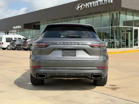More photos of 2019 Porsche Cayenne at Dallas Direct Auto, TX