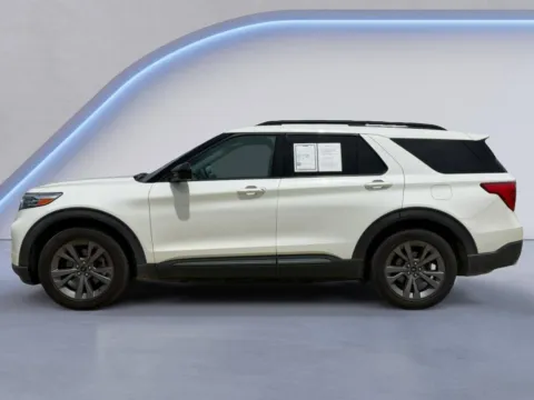 Photos of 2022 Ford Explorer XLT for sale in Irving, TX at Dallas Direct Auto