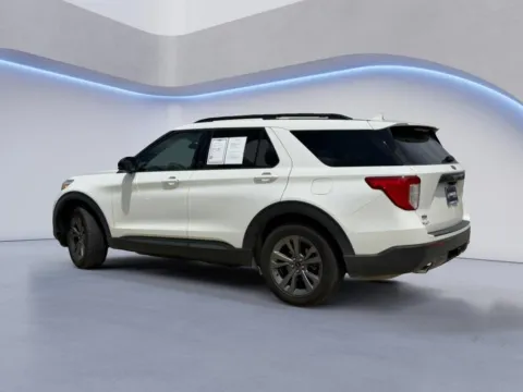 Another view of 2022 Ford Explorer XLT for sale in Irving, TX at Dallas Direct Auto