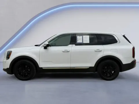 Photos of 2022 Kia Telluride LX for sale in Irving, TX at Dallas Direct Auto