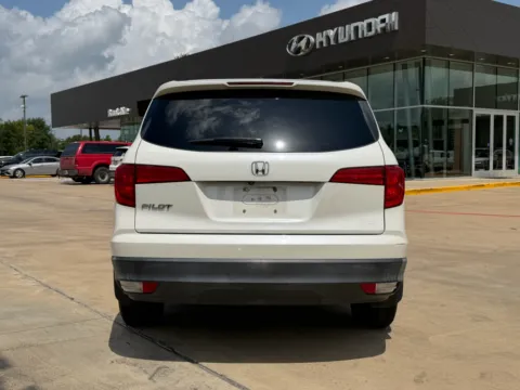 More photos of 2017 Honda Pilot EX-L at Dallas Direct Auto, TX