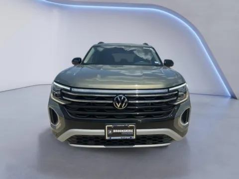 Photos of 2024 Volkswagen Atlas 2.0T Peak Edition SE w/Technology for sale in Irving, TX at Dallas Direct Auto