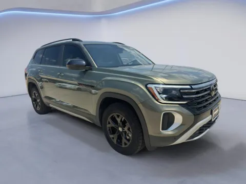 Another view of 2024 Volkswagen Atlas 2.0T Peak Edition SE w/Technology for sale in Irving, TX at Dallas Direct Auto